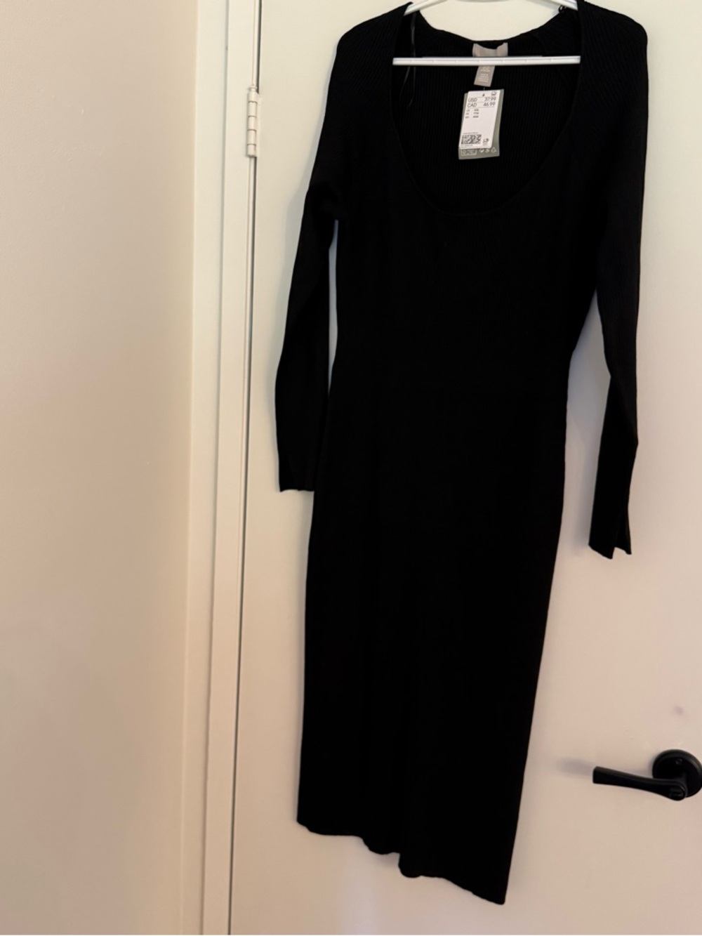 Black Long Sleeve Scoop Neck Midi Dress